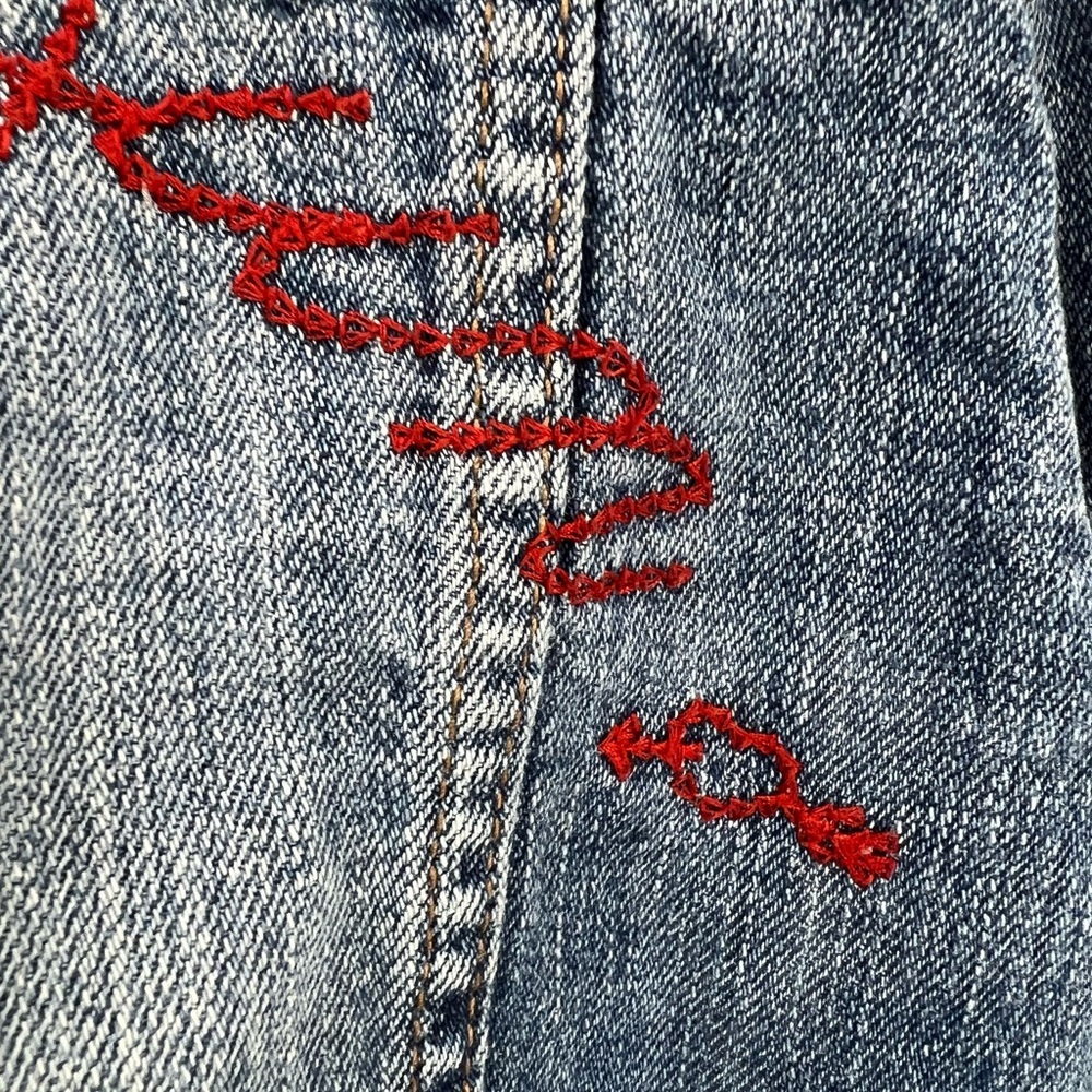 American eagle, highly distressed floral embroidered denim trucker jacket… - Picture 15 of 16